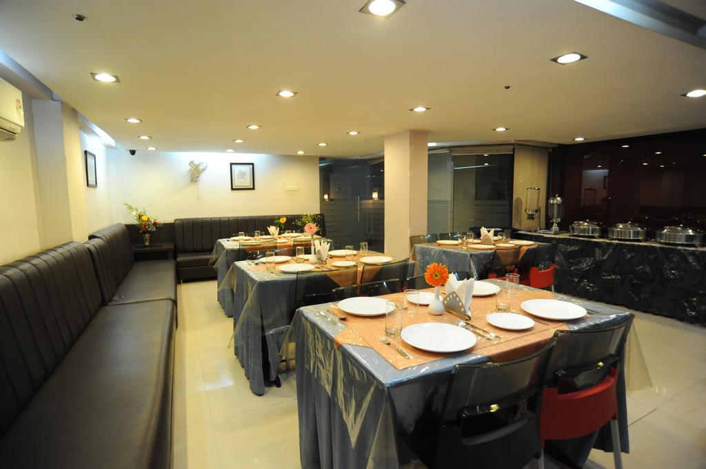 Hotel Lee International Καλκούτα Εξωτερικό φωτογραφία