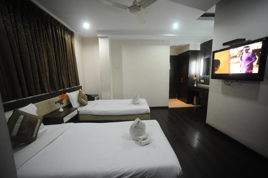 Hotel Lee International Καλκούτα Εξωτερικό φωτογραφία