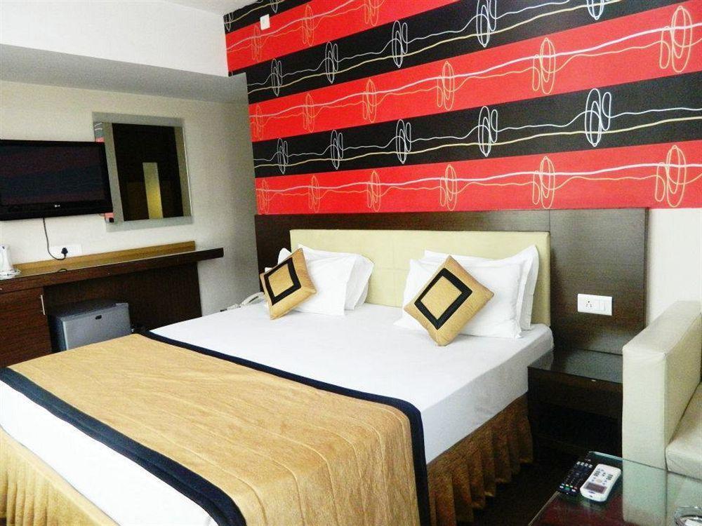 Hotel Lee International Καλκούτα Εξωτερικό φωτογραφία