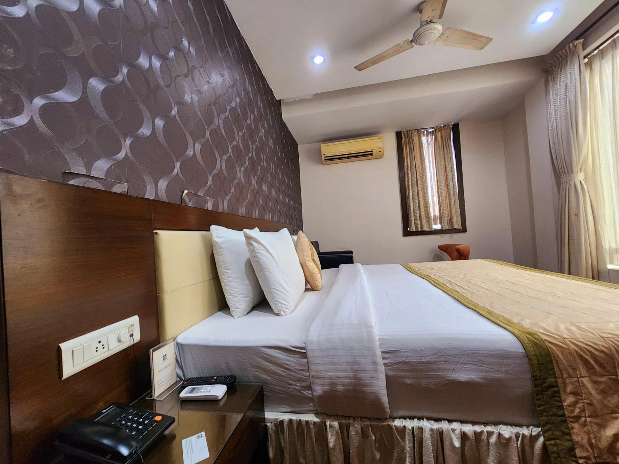 Hotel Lee International Καλκούτα Εξωτερικό φωτογραφία