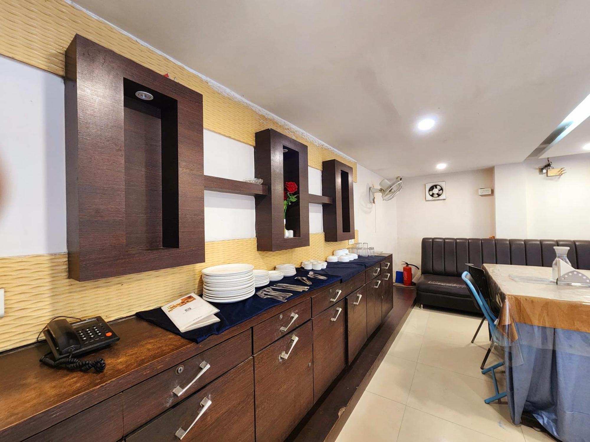 Hotel Lee International Καλκούτα Εξωτερικό φωτογραφία