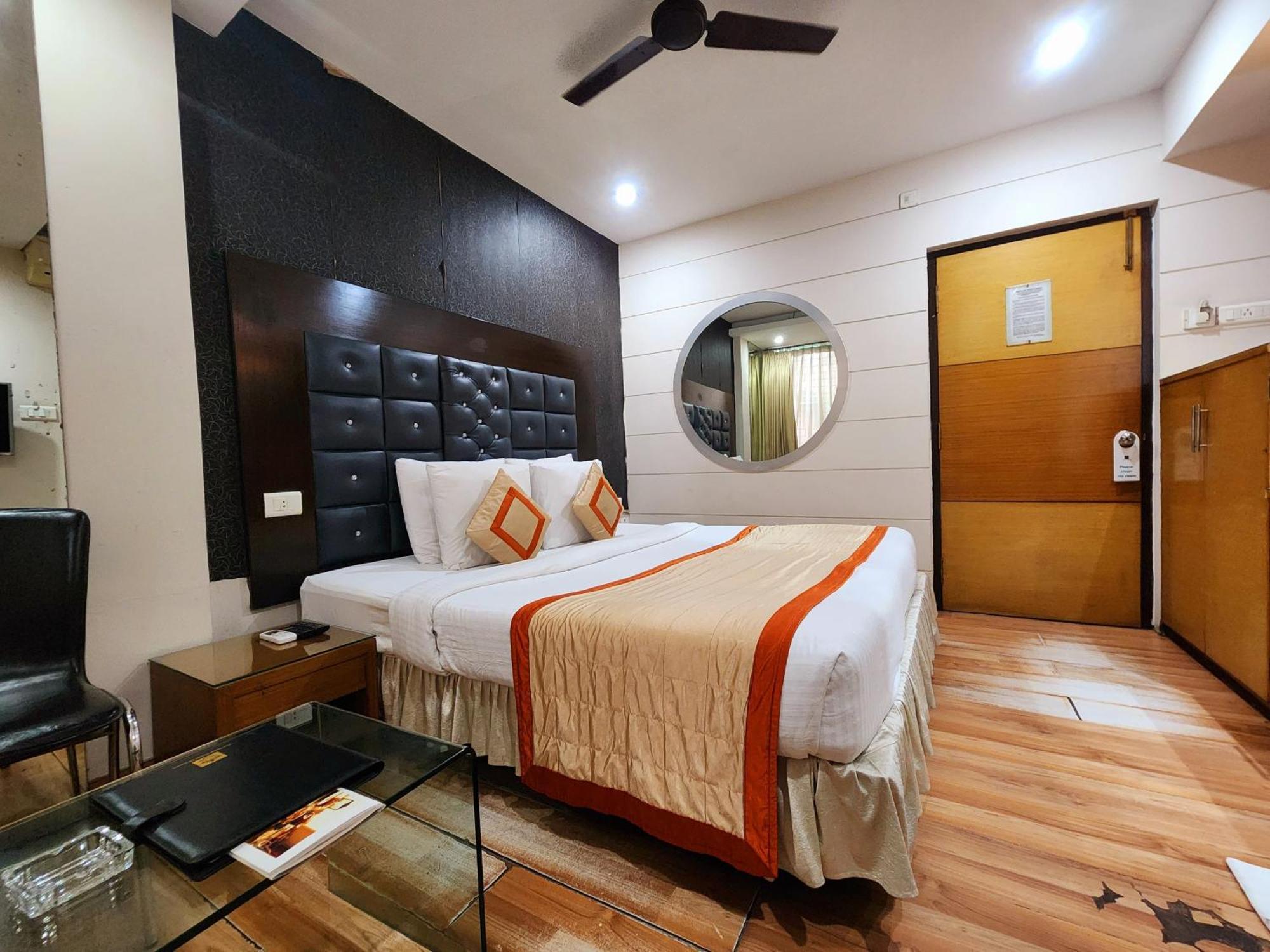 Hotel Lee International Καλκούτα Εξωτερικό φωτογραφία