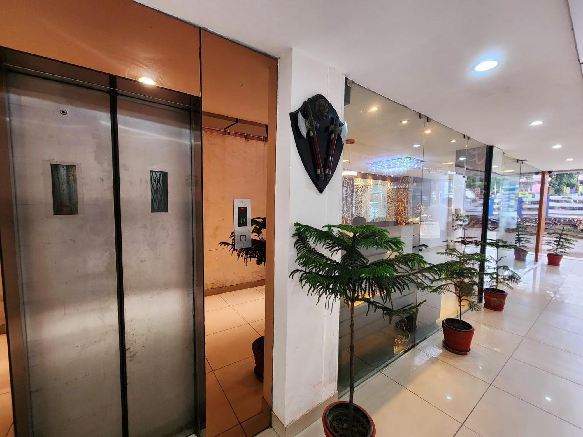 Hotel Lee International Καλκούτα Εξωτερικό φωτογραφία